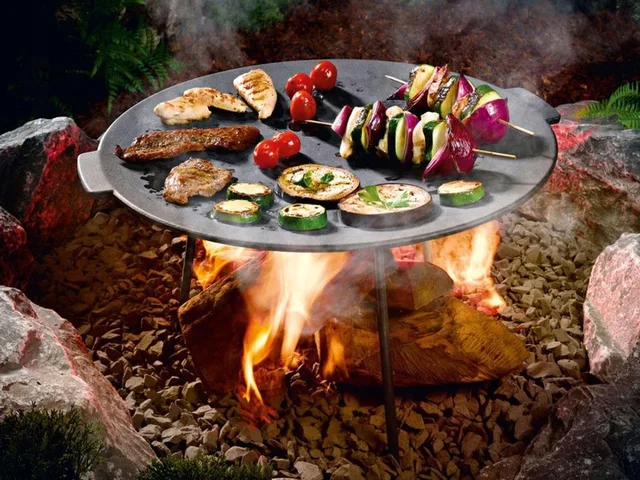 Outdoor Camping Cast Iron Griddle Grill – 3-Legged Hot Plate for BBQ, Steak & More