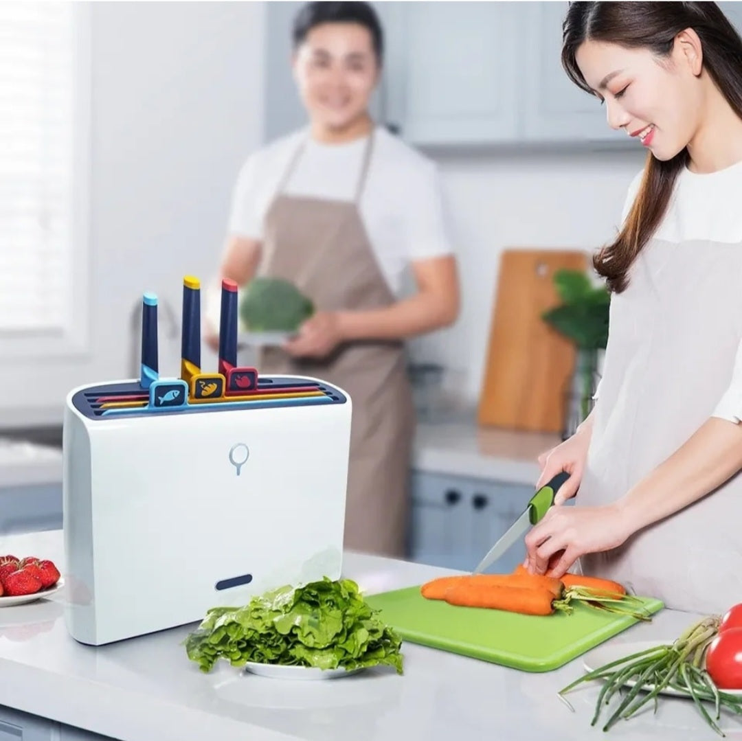 Smart Cutting Board & Knife Set
Set of 9 pieces. 
UV Sterilizer | Drying System | Board Organizer